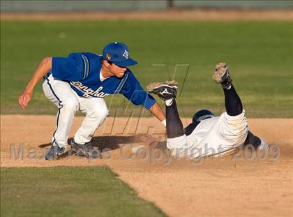 Thumbnail 2 in Elk Grove vs. Bingham (Lions Tournament) photogallery.