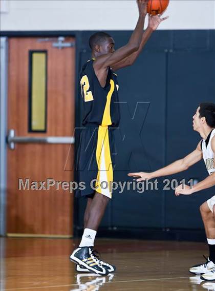 Thumbnail 1 in Pasadena Memorial vs Conroe (McDonald's Texas Invitational) photogallery.