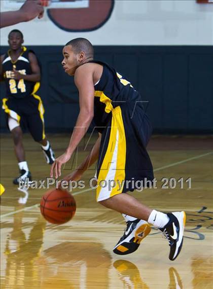 Thumbnail 1 in Pasadena Memorial vs Conroe (McDonald's Texas Invitational) photogallery.