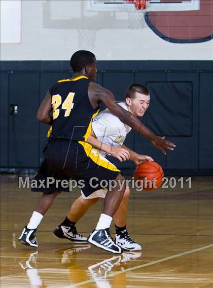 Thumbnail 1 in Pasadena Memorial vs Conroe (McDonald's Texas Invitational) photogallery.
