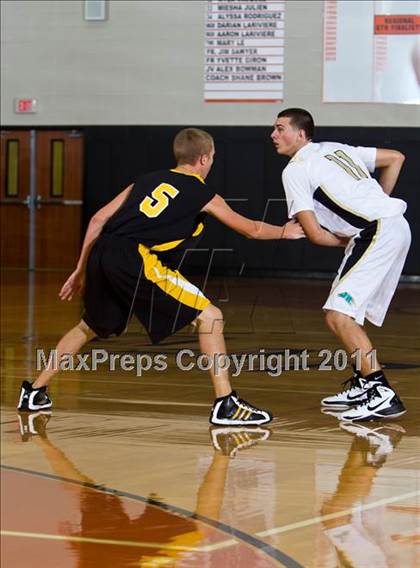 Thumbnail 3 in Pasadena Memorial vs Conroe (McDonald's Texas Invitational) photogallery.