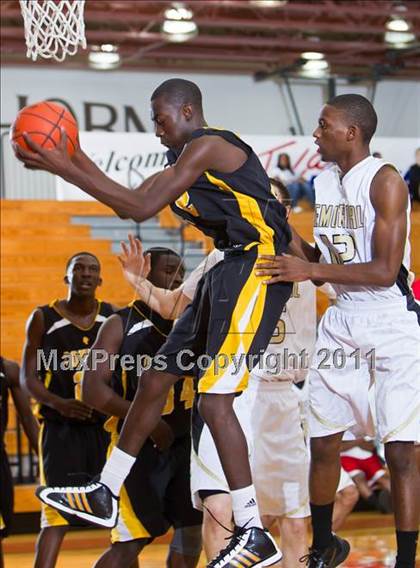 Thumbnail 3 in Pasadena Memorial vs Conroe (McDonald's Texas Invitational) photogallery.