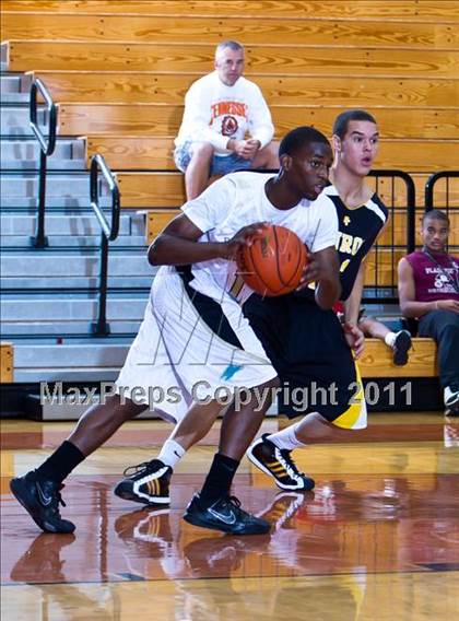 Thumbnail 1 in Pasadena Memorial vs Conroe (McDonald's Texas Invitational) photogallery.