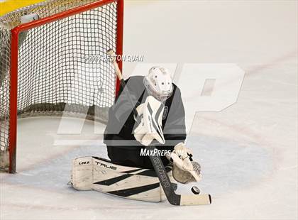 Thumbnail 2 in Mater Dei vs. Servite photogallery.
