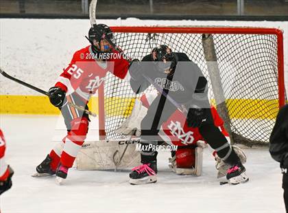 Thumbnail 2 in Mater Dei vs. Servite photogallery.