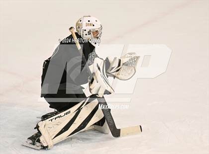 Thumbnail 1 in Mater Dei vs. Servite photogallery.