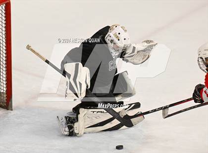 Thumbnail 2 in Mater Dei vs. Servite photogallery.