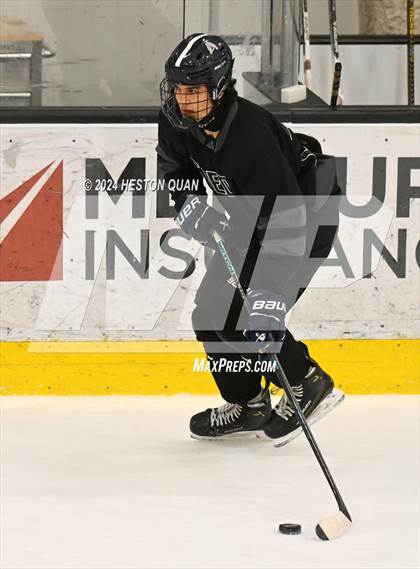 Thumbnail 2 in Mater Dei vs. Servite photogallery.