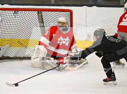 Thumbnail 2 in Mater Dei vs. Servite photogallery.