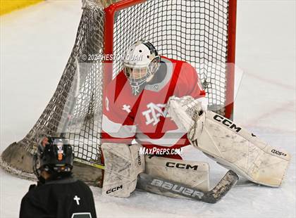 Thumbnail 2 in Mater Dei vs. Servite photogallery.