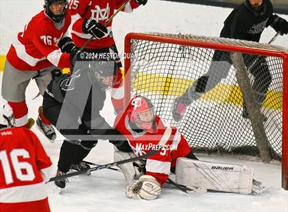 Thumbnail 3 in Mater Dei vs. Servite photogallery.