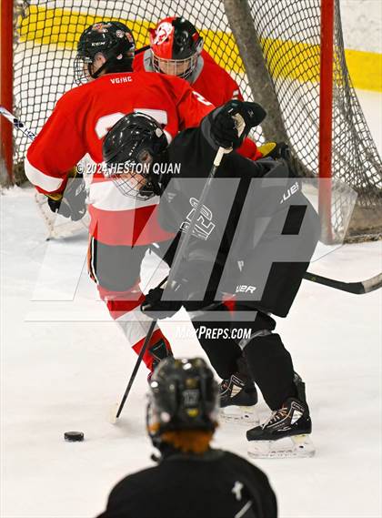 Thumbnail 2 in Mater Dei vs. Servite photogallery.