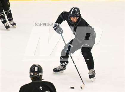 Thumbnail 2 in Mater Dei vs. Servite photogallery.