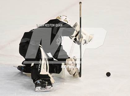 Thumbnail 3 in Mater Dei vs. Servite photogallery.