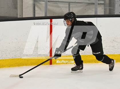 Thumbnail 2 in Mater Dei vs. Servite photogallery.