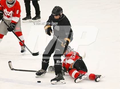 Thumbnail 3 in Mater Dei vs. Servite photogallery.