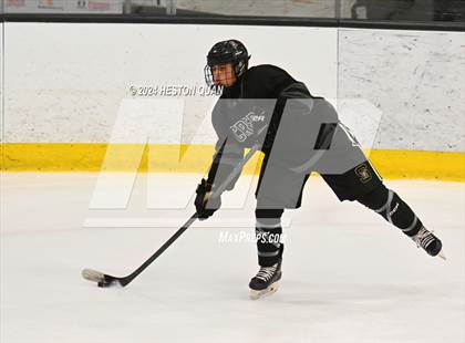 Thumbnail 2 in Mater Dei vs. Servite photogallery.