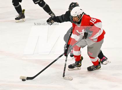 Thumbnail 2 in Mater Dei vs. Servite photogallery.