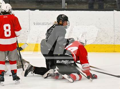 Thumbnail 2 in Mater Dei vs. Servite photogallery.