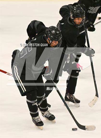 Thumbnail 2 in Mater Dei vs. Servite photogallery.