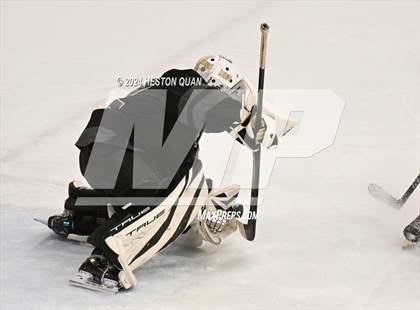 Thumbnail 1 in Mater Dei vs. Servite photogallery.