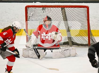 Thumbnail 2 in Mater Dei vs. Servite photogallery.