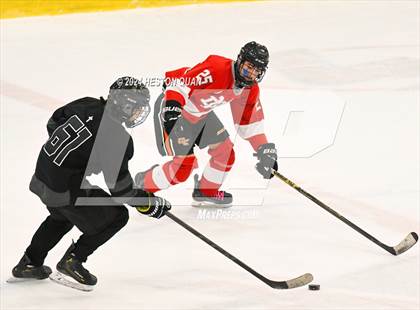 Thumbnail 1 in Mater Dei vs. Servite photogallery.
