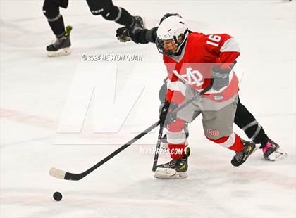 Thumbnail 3 in Mater Dei vs. Servite photogallery.