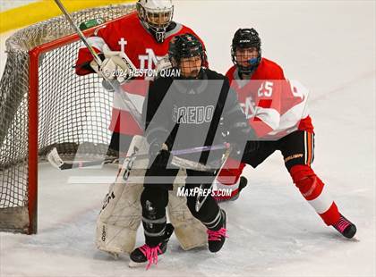 Thumbnail 3 in Mater Dei vs. Servite photogallery.