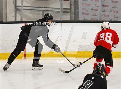 Thumbnail 3 in Mater Dei vs. Servite photogallery.