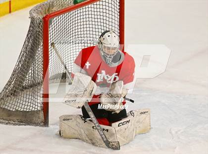 Thumbnail 1 in Mater Dei vs. Servite photogallery.