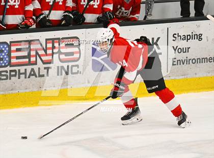 Thumbnail 2 in Mater Dei vs. Servite photogallery.
