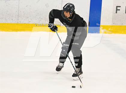 Thumbnail 3 in Mater Dei vs. Servite photogallery.