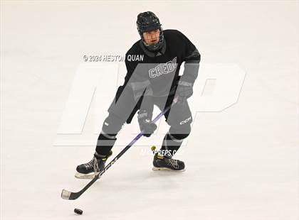 Thumbnail 2 in Mater Dei vs. Servite photogallery.