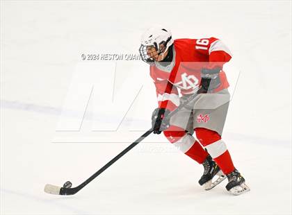 Thumbnail 2 in Mater Dei vs. Servite photogallery.