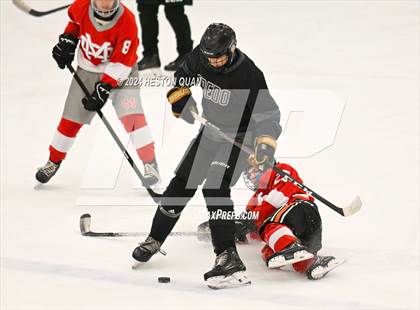 Thumbnail 1 in Mater Dei vs. Servite photogallery.