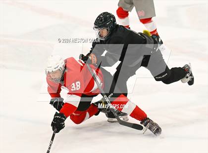Thumbnail 2 in Mater Dei vs. Servite photogallery.