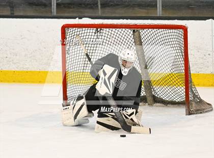 Thumbnail 2 in Mater Dei vs. Servite photogallery.