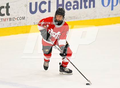 Thumbnail 1 in Mater Dei vs. Servite photogallery.