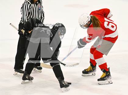 Thumbnail 2 in Mater Dei vs. Servite photogallery.