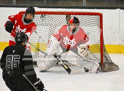 Thumbnail 2 in Mater Dei vs. Servite photogallery.