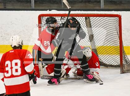 Thumbnail 2 in Mater Dei vs. Servite photogallery.