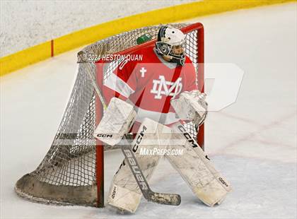 Thumbnail 2 in Mater Dei vs. Servite photogallery.