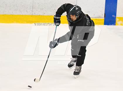 Thumbnail 2 in Mater Dei vs. Servite photogallery.