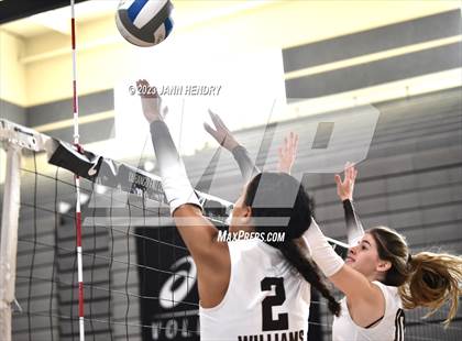 Thumbnail 3 in Archbishop Mitty vs. Saint Francis (Durango Fall Classic) photogallery.
