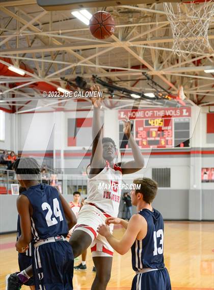 Thumbnail 3 in Lee vs Johnson photogallery.
