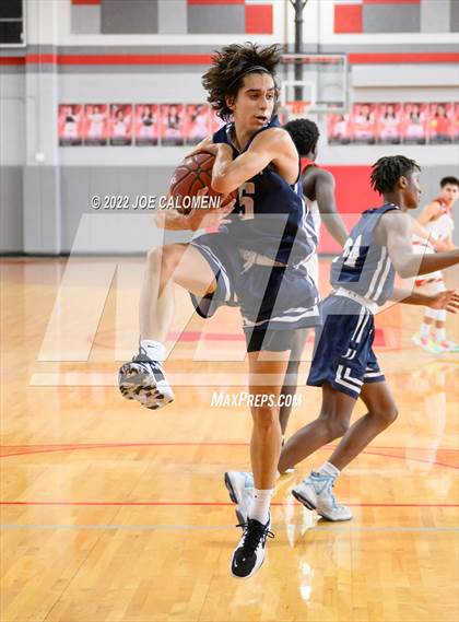 Thumbnail 3 in Lee vs Johnson photogallery.