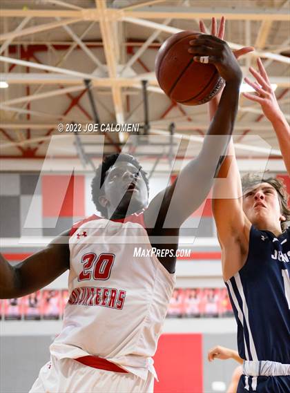 Thumbnail 2 in Lee vs Johnson photogallery.