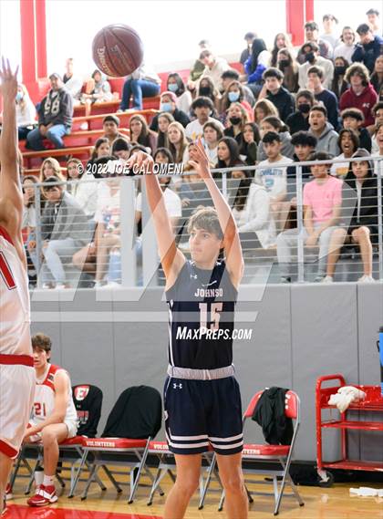 Thumbnail 2 in Lee vs Johnson photogallery.