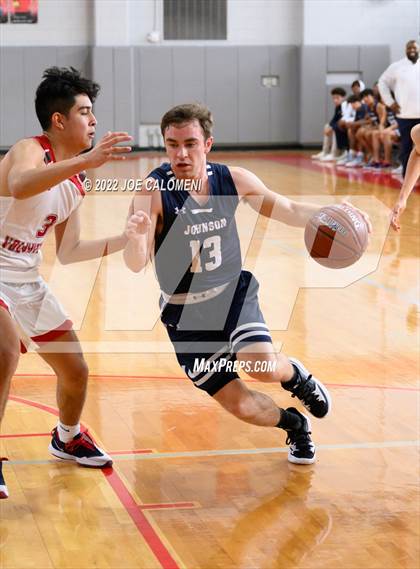 Thumbnail 2 in Lee vs Johnson photogallery.